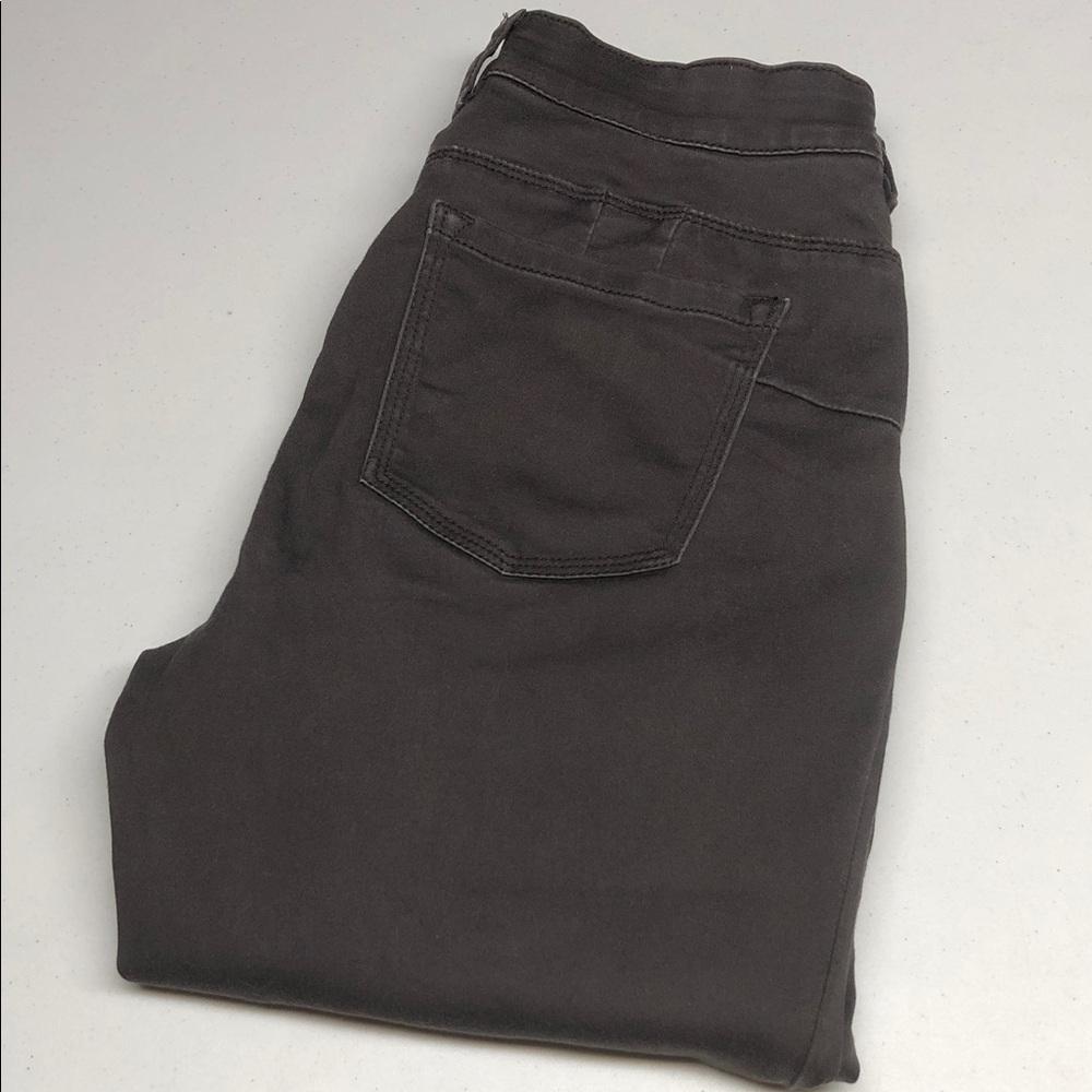 RICKI’S STRETCH GRAY SKINNY JEANS 6/28x29 ⭐️